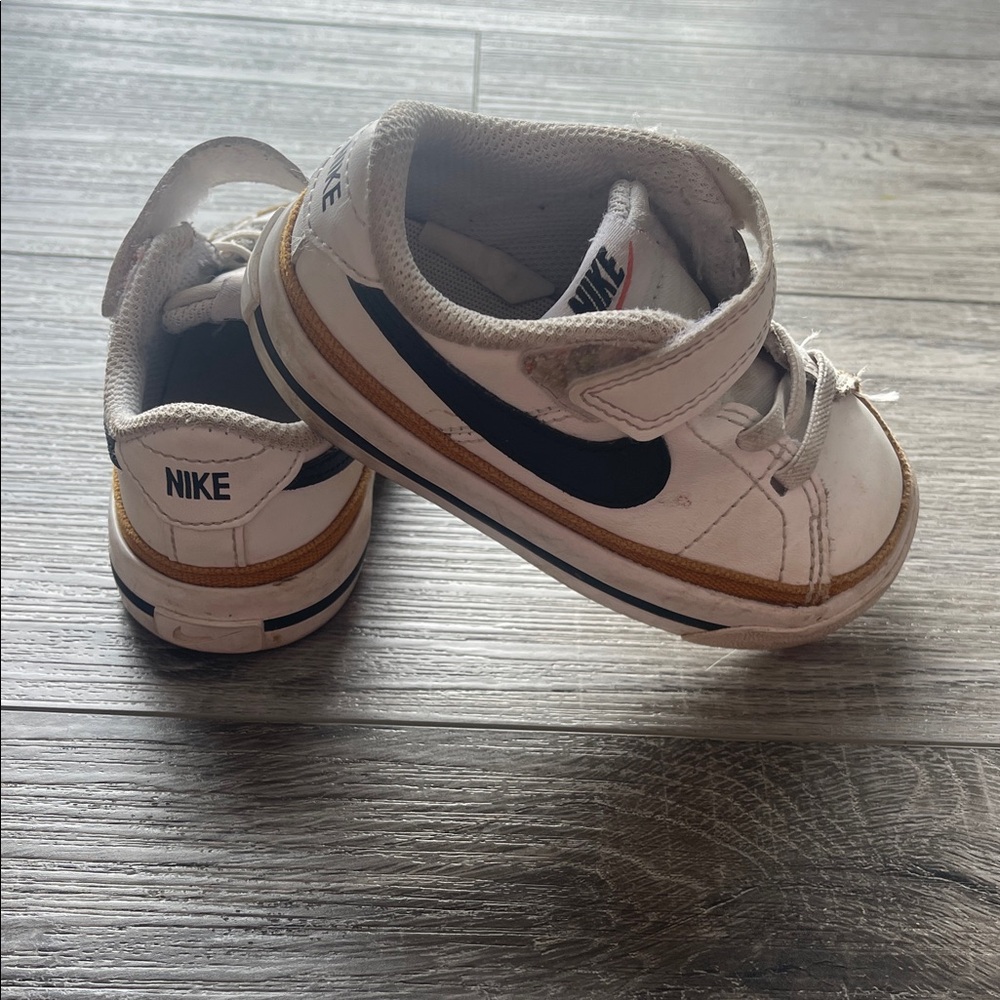 Nike Kids White and Tan Sneakers - Picture 5 of 10